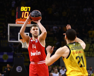 Απίθανος o Βεζένκοφ: Έβαλε 15 πόντους στην ΑΕΚ μόνο στην πρώτη περίοδο (video)