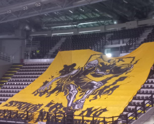 Το εντυπωσιακό πανό των φίλων της ΑΕΚ - Ετοιμάζουν εκρηκτική ατμόσφαιρα