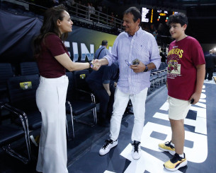 Τα φωτογραφικά κλικς της παρουσίας του Αταμάν στην «Sunel Arena» Τα φωτογραφικά κλικς της παρουσίας του Αταμάν στην «Sunel Arena»