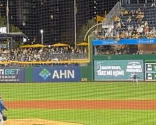 Τρόμος για οπαδό που έπεσε από ύψος 6,5 μέτρων πανηγυρίζοντας (video)