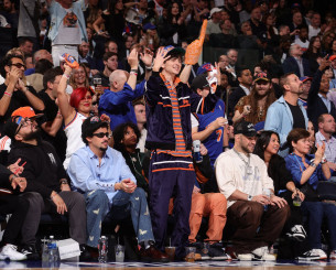 Επίθεση αγάπης των οπαδών των Νικς στον Τιμοτέ Σαλαμέ (video)