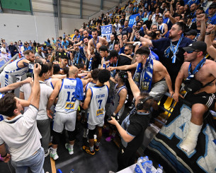 Τρέλα για την πρόκριση: Οι φίλοι του Ηρακλή έκαναν… Ιβανώφειο το κλειστό της Καρδίτσας (video) Τρέλα για την πρόκριση: Οι φίλοι του Ηρακλή έκαναν… Ιβανώφειο το κλειστό της Καρδίτσας (video)