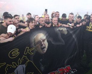 Φίλοι της ΑΕΚ αποχαιρέτισαν τον Αλμέιδα στο αεροδρόμιο Φίλοι της ΑΕΚ αποχαιρέτισαν τον Αλμέιδα στο αεροδρόμιο