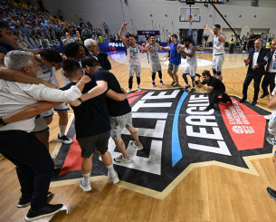 Η Μύκονος… χορεύει για το πρωτάθλημα – Τρομερό video με τον χορό μετά την άνοδο! Η Μύκονος… χορεύει για το πρωτάθλημα – Τρομερό video με τον χορό μετά την άνοδο!