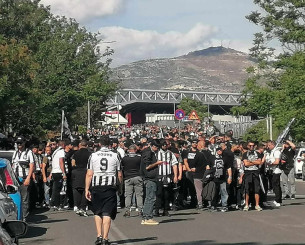 Το Athletiko σε Μαρούσι και Πειραιά: Εικόνες και βίντεο από τους χιλιάδες οπαδούς ΟΦΗ και Ολυμπιακού Το Athletiko σε Μαρούσι και Πειραιά: Εικόνες και βίντεο από τους χιλιάδες οπαδούς ΟΦΗ και Ολυμπιακού