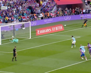 Φοβερή επέμβαση του Χέντερσον στο πέναλτι του Μαρμούς (video)