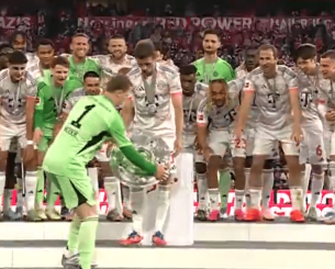 Η ξεχωριστή στέψη της Μπάγερν με Μίλερ και Κέιν (video)