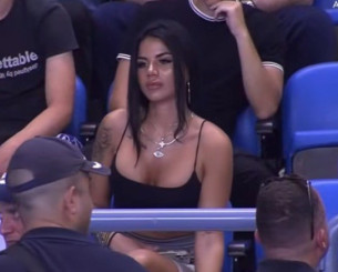 Με ποιον παίκτη του Ηρακλή είναι ζευγάρι η μελαχρινή κοπέλα που πανηγύριζε την άνοδο του «Γηραιού»