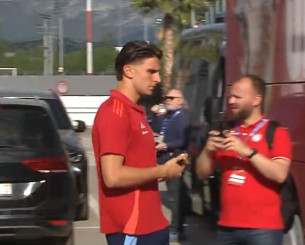 Η αναχώρηση της αποστολής του Ολυμπιακού για το ΟΑΚΑ (video)