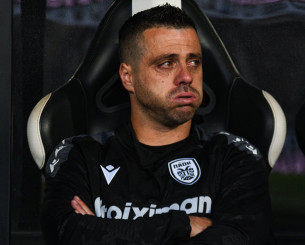 Ραγίζουν τα τσιμέντα της Τούμπας: Ο Βιεϊρίνια κλαίει με λυγμούς στον πάγκο