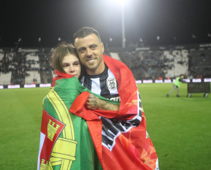 Η σημαία και οι αγκαλιές: Όλες οι υπέροχες οικογενειακές φωτογραφίες του Βιεϊρίνια