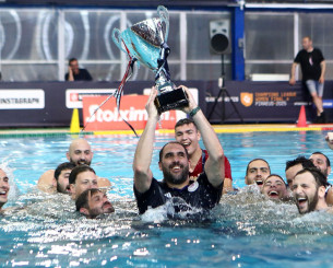 Η απονομή του 39ου πρωταθλήματος στον Ολυμπιακό (video)