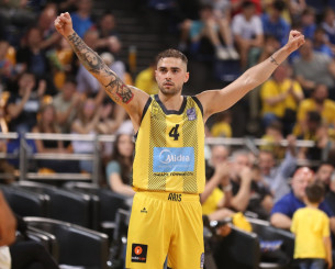 Η παρακάμερα του Άρη που «σημαδεύτηκε» από το αντίο του Τολιόπουλου και το ντεμπούτο του Κλώντζαρη