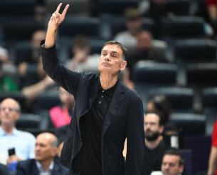 Μπαρτζώκας: «Κάναμε εκπληκτική χρονιά, δεν μπορώ να μην πω συγχαρητήρια στους παίκτες μου» Μπαρτζώκας: «Κάναμε εκπληκτική χρονιά, δεν μπορώ να μην πω συγχαρητήρια στους παίκτες μου»