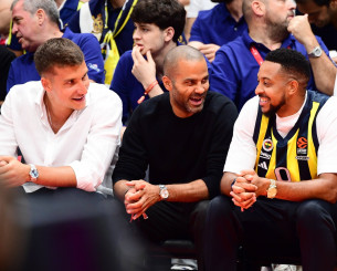 Λάμψη από NBA στις πρώτες σειρές της Etihad Arena για τον τελικό Λάμψη από NBA στις πρώτες σειρές της Etihad Arena για τον τελικό
