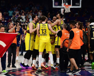 Η χρυσή βίβλος της Euroleague: Δεύτερη κούπα για τη Φενέρμπαχτσε Η χρυσή βίβλος της Euroleague: Δεύτερη κούπα για τη Φενέρμπαχτσε