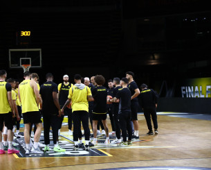 Τελευταία προπόνηση της σεζόν στην ΑΕΚ Betsson, παραμένουν αμφίβολοι τρεις Τελευταία προπόνηση της σεζόν στην ΑΕΚ Betsson, παραμένουν αμφίβολοι τρεις