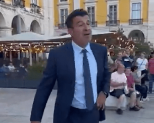 Ο Φίγκο «τα άκουσε» από οπαδούς της Μπαρτσελόνα και τους έδειξε τα γεννητικά του όργανα (video)