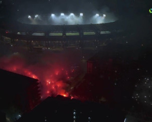 «Αποκάλυψη» στη Νάπολη: Βάφτηκε κόκκινη η πόλη για το πρωτάθλημα (video)