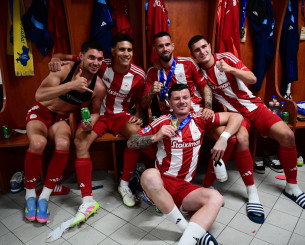 Πάρτι και στα αποδυτήρια για τον νταμπλούχο Ολυμπιακό - Ψυχή του γλεντιού ο Μπρούνο