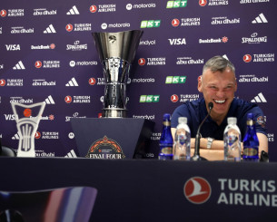 Απολαυστικός Σπανούλης: «Με τον Σάρας ως παίκτες περισσότερο συζητούσαμε να πάμε για μπύρα ή ποτό» Απολαυστικός Σπανούλης: «Με τον Σάρας ως παίκτες περισσότερο συζητούσαμε να πάμε για μπύρα ή ποτό»
