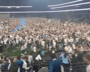 Η τρελή στιγμή που 40.000 οπαδοί της Τότεναμ εισβάλουν στο γήπεδο για να πανηγυρίσουν (video)