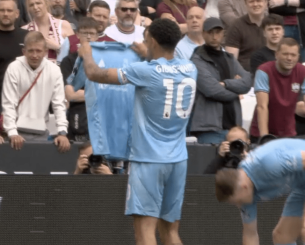 Ο Γκιμπς Γουάιτ αφιέρωσε το γκολ του στον Αβονίγι που είναι ακόμα στο νοσοκομείο