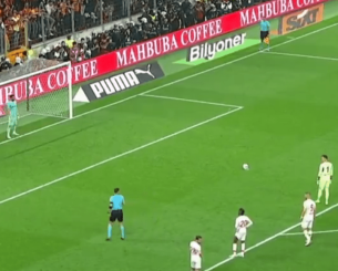 Ο γκολκίπερ Μουσλέρα σκόραρε και «σφράγισε» το πρωτάθλημα της Γαλατάσαραϊ (video)