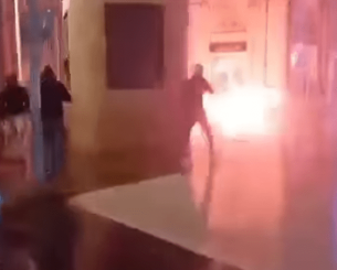 Επεισόδια με χούλιγκαν και οπαδούς της ΑΕΚ στα Σκόπια (video) Επεισόδια με χούλιγκαν και οπαδούς της ΑΕΚ στα Σκόπια (video)