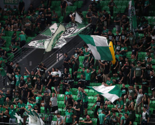 Ελεύθερος NBAer στα επίσημα του ΟΑΚΑ βλέπει τον πρώτο τελικό (video) Ελεύθερος NBAer στα επίσημα του ΟΑΚΑ βλέπει τον πρώτο τελικό (video)