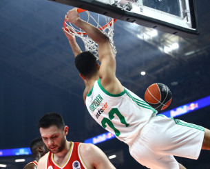 Το εντυπωσιακό alley-oop τελείωμα του Γιουρτσεβέν από την πάσα του Ναν (video) Το εντυπωσιακό alley-oop τελείωμα του Γιουρτσεβέν από την πάσα του Ναν (video)