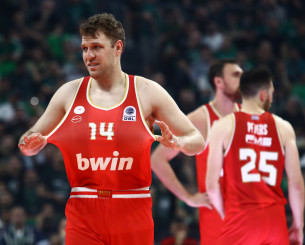 Η... απάντηση του Βεζένκοφ στο buzzer beater του Οσμάν (video) Η... απάντηση του Βεζένκοφ στο buzzer beater του Οσμάν (video)