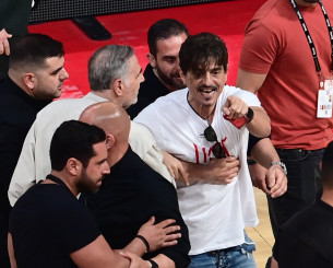 O Δημήτρης Γιαννακόπουλος αυτοβούλως στο ΑΤ Κηφισιάς μετά τη μήνυση Σκινδήλια O Δημήτρης Γιαννακόπουλος αυτοβούλως στο ΑΤ Κηφισιάς μετά τη μήνυση Σκινδήλια