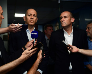 Αγγελόπουλοι: «Άλλο τι θα κάνει η Κυβέρνηση, άλλο πράγμα η ατομική ευθύνη»  (video) Αγγελόπουλοι: «Άλλο τι θα κάνει η Κυβέρνηση, άλλο πράγμα η ατομική ευθύνη»  (video)