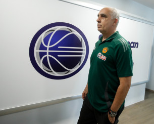 Σάββας Αρώνης: «Πρέπει η Πολιτεία να λάβει μέτρα για αυτά που γίνονται μέσα στα γήπεδα» Σάββας Αρώνης: «Πρέπει η Πολιτεία να λάβει μέτρα για αυτά που γίνονται μέσα στα γήπεδα»