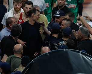 ΚΑΕ Παναθηναϊκός: «Ο Γιώργος Μπαρτζώκας επιτέθηκε φραστικά στους θεατές των courtside θέσεων του γηπέδου» ΚΑΕ Παναθηναϊκός: «Ο Γιώργος Μπαρτζώκας επιτέθηκε φραστικά στους θεατές των courtside θέσεων του γηπέδου»