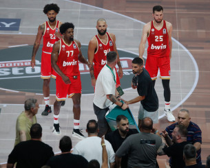 Η άσεμνη χειρονομία του Φουρνιέ στους οπαδούς που έφερε την ένταση στο ΟΑΚΑ (video) Η άσεμνη χειρονομία του Φουρνιέ στους οπαδούς που έφερε την ένταση στο ΟΑΚΑ (video)