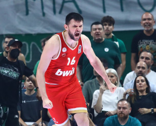 Με Bartzokas ball και χαρακτήρα ξεπέρασε τον εαυτό του Με Bartzokas ball και χαρακτήρα ξεπέρασε τον εαυτό του