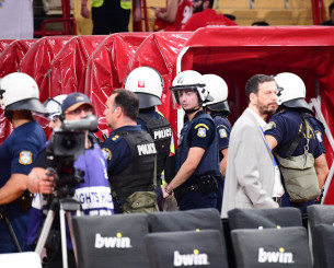 Ισχυρές αστυνομικές δυνάμεις στο ΣΕΦ για τον τέταρτο τελικό Ισχυρές αστυνομικές δυνάμεις στο ΣΕΦ για τον τέταρτο τελικό