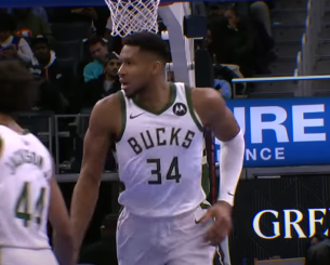 Ο Ντουάιτ Χάουαρντ συμβουλεύει τον Αντετοκούνμπο να παραμείνει στο Μιλγουόκι