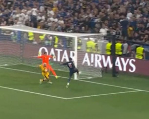 Μια ανάσα από το 3-0 η Παρί με τον Ντεμπελέ (video) Μια ανάσα από το 3-0 η Παρί με τον Ντεμπελέ (video)