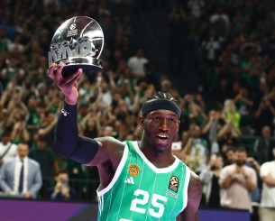 Οι παίκτες της EuroLeague ανέδειξαν MVP της σεζόν τον Κέντρικ Ναν - «Σέβομαι τη γνώμη τους» Οι παίκτες της EuroLeague ανέδειξαν MVP της σεζόν τον Κέντρικ Ναν - «Σέβομαι τη γνώμη τους»