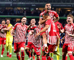 Το πρωτοσέλιδο περιοδικού του Athletiko για τον έναν χρόνο από την κατάκτηση του Conference League Το πρωτοσέλιδο περιοδικού του Athletiko για τον έναν χρόνο από την κατάκτηση του Conference League