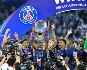H απονομή του Champions League στην Παρί Σεν Ζερμέν (video) H απονομή του Champions League στην Παρί Σεν Ζερμέν (video)