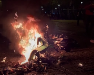 Αυτοκίνητο έπεσε πάνω σε πλήθος και τραυμάτισε τέσσερις οπαδούς της Παρί Αυτοκίνητο έπεσε πάνω σε πλήθος και τραυμάτισε τέσσερις οπαδούς της Παρί