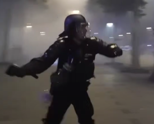 Νέο σοκ στη Γαλλία: Αστυνομικός σε τεχνητό κώμα - Χτυπήθηκε από οπαδούς της Παρί Νέο σοκ στη Γαλλία: Αστυνομικός σε τεχνητό κώμα - Χτυπήθηκε από οπαδούς της Παρί