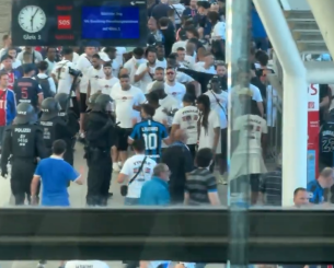 Συμπλοκές στο Μόναχο πριν τον τελικό: Πετροπόλεμος με τραυματίες μεταξύ οπαδών Ίντερ και Παρί (video) Συμπλοκές στο Μόναχο πριν τον τελικό: Πετροπόλεμος με τραυματίες μεταξύ οπαδών Ίντερ και Παρί (video)