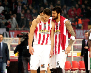 Με ένα χιουμοριστικό μήνυμα ο Πρίντεζης αποχαιρέτησε τον Παπαπέτρου από την ενεργό δράση