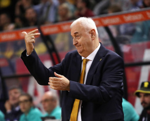 Η επιστροφή του Σάκοτα στην Αθήνα «τρέχει» τις εξελίξεις στην ΑΕΚ