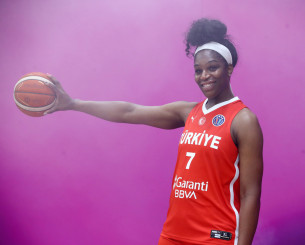 Η Τιάρα ΜακΚόουαν στο Athletiko: «Ήρθαμε στο EuroBasket για να παλέψουμε για μετάλλιο»